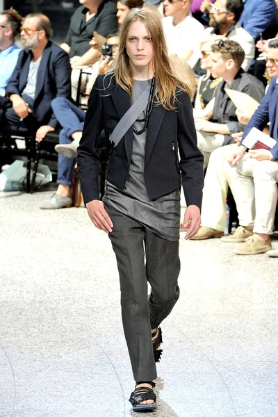 Look 33